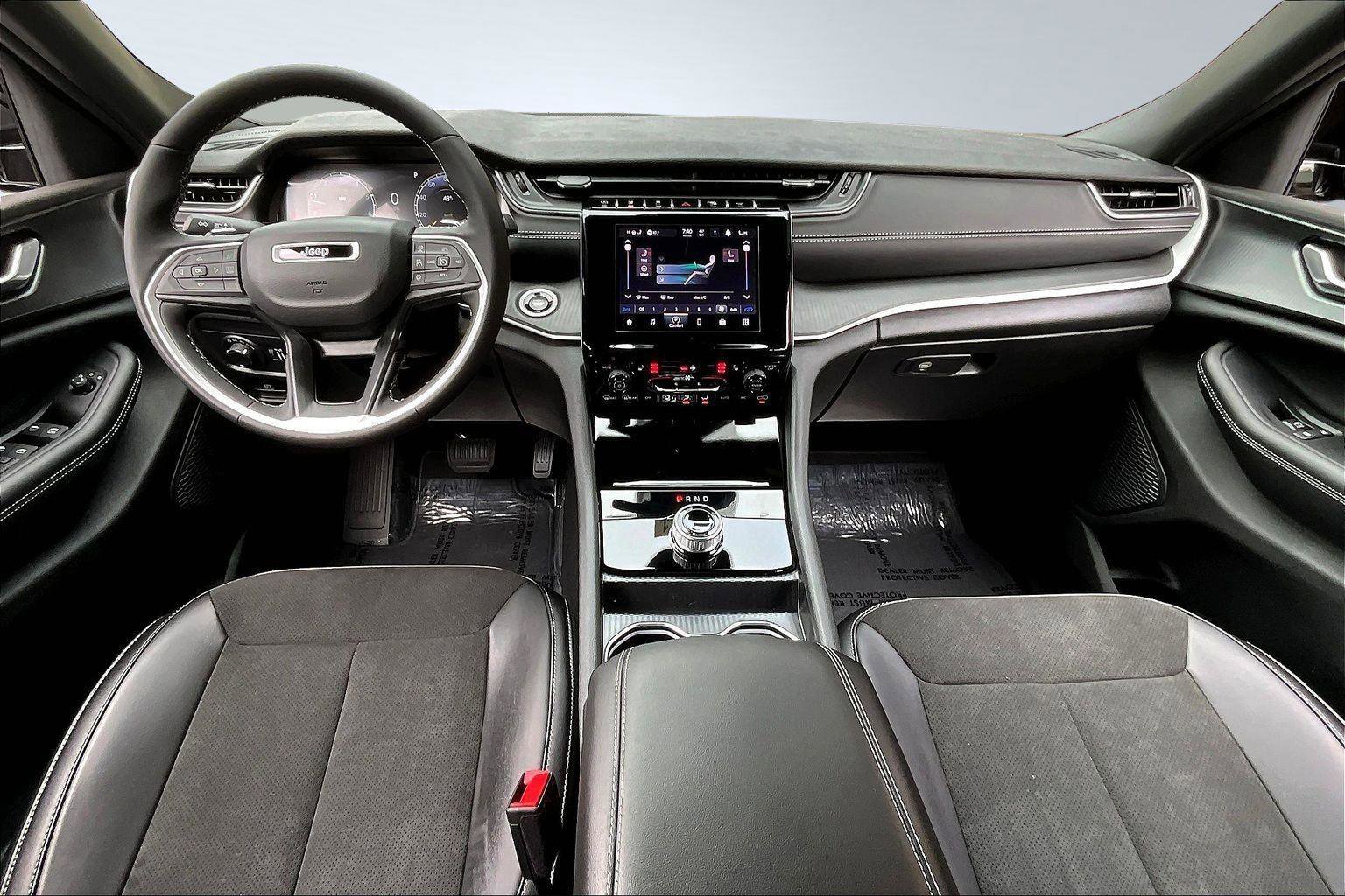 New 2025 Jeep Grand Cherokee Altitude image 6