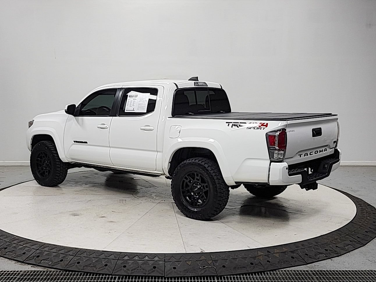 Used 2023 Toyota Tacoma TRD Sport w/ Technology Package AWD/4WD image 6