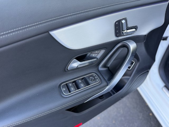 Used 2025 Mercedes-Benz CLA 250 image 13