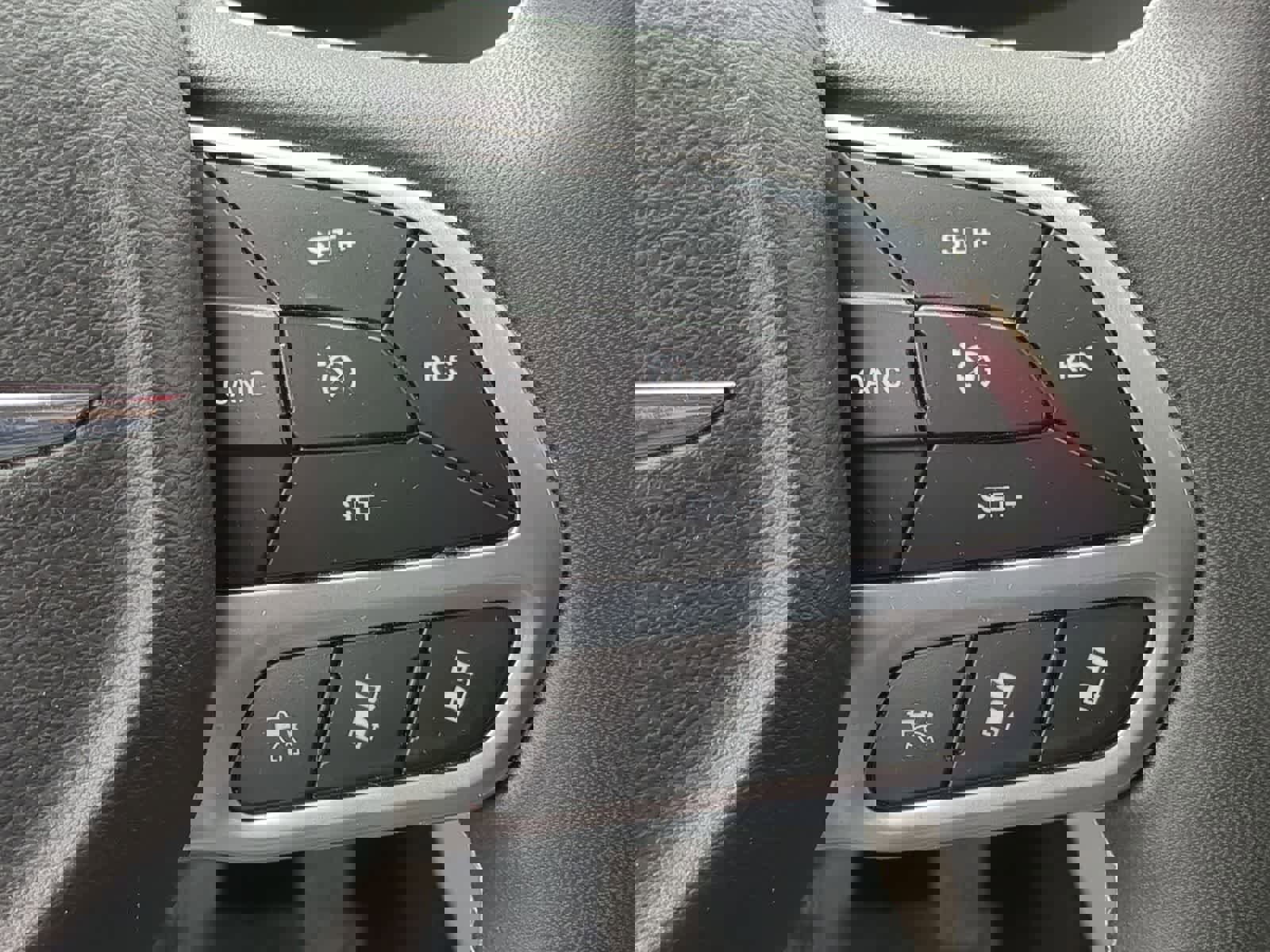 Used 2023 Chrysler Pacifica Touring-L image 23