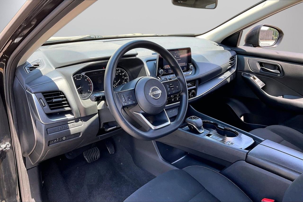 Used 2024 Nissan Rogue S FWD image 19