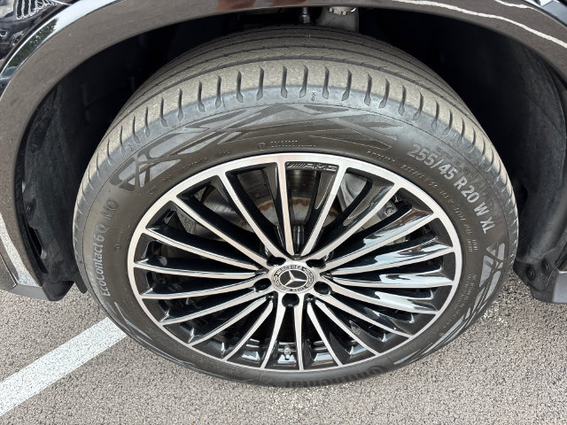 Used 2025 Mercedes-Benz GLC 350e 4MATIC image 32