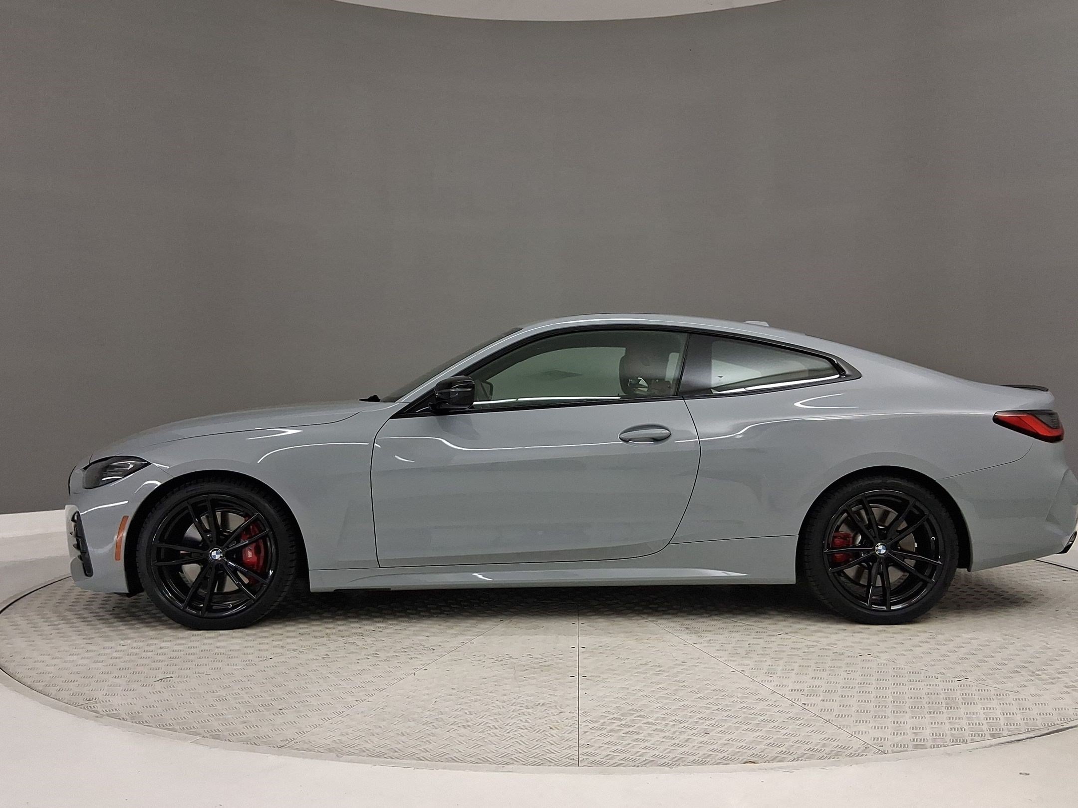 Used 2024 BMW M440i Coupe w/ Shadowloine Package RWD image 2