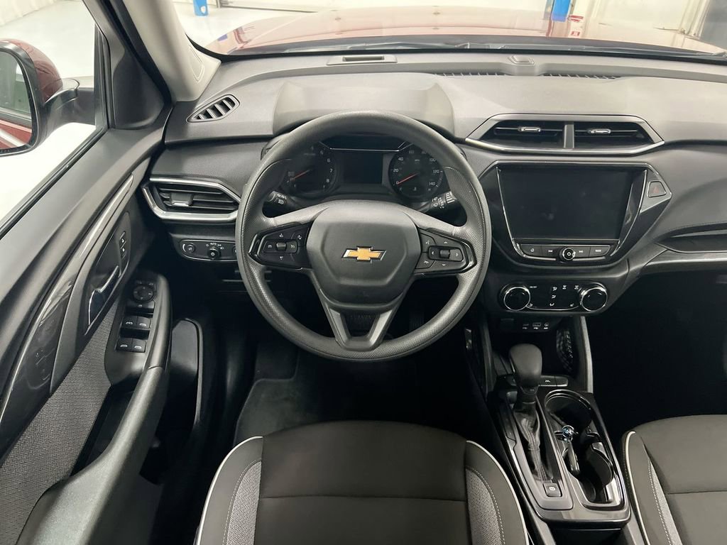 Used 2023 Chevrolet TrailBlazer LT w/ Convenience Package image 11