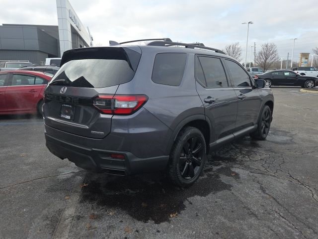 Used 2025 Honda Pilot Touring image 3