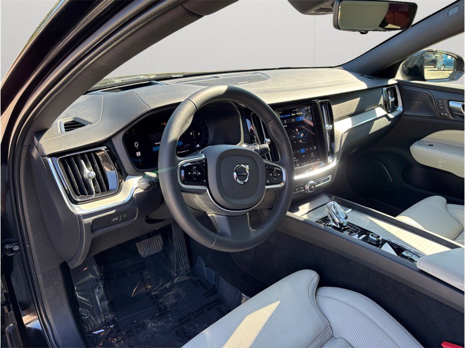 Used 2024 Volvo V60 B5 Cross Country Ultimate w/ Climate Package image 6