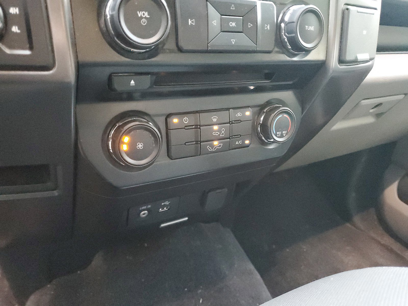 Used 2015 Ford F150 XLT image 21