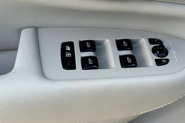 Certified 2025 Volvo XC90 T8 Ultra w/ Protection Package Premier image 11