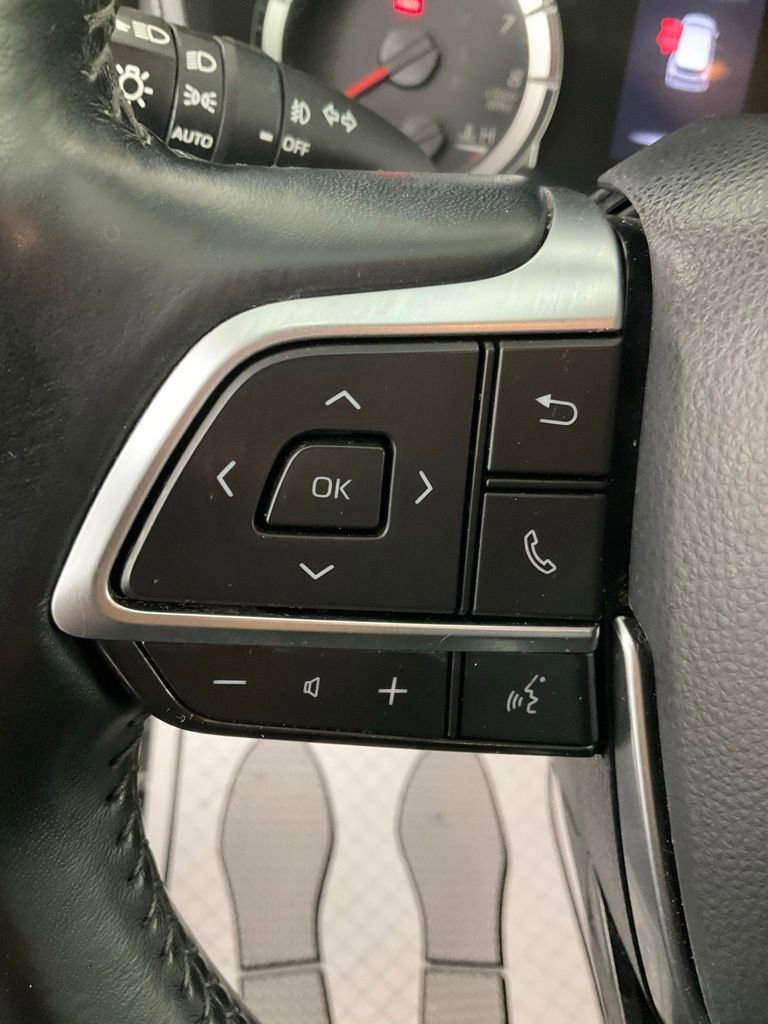 Used 2021 Toyota Highlander LE image 18