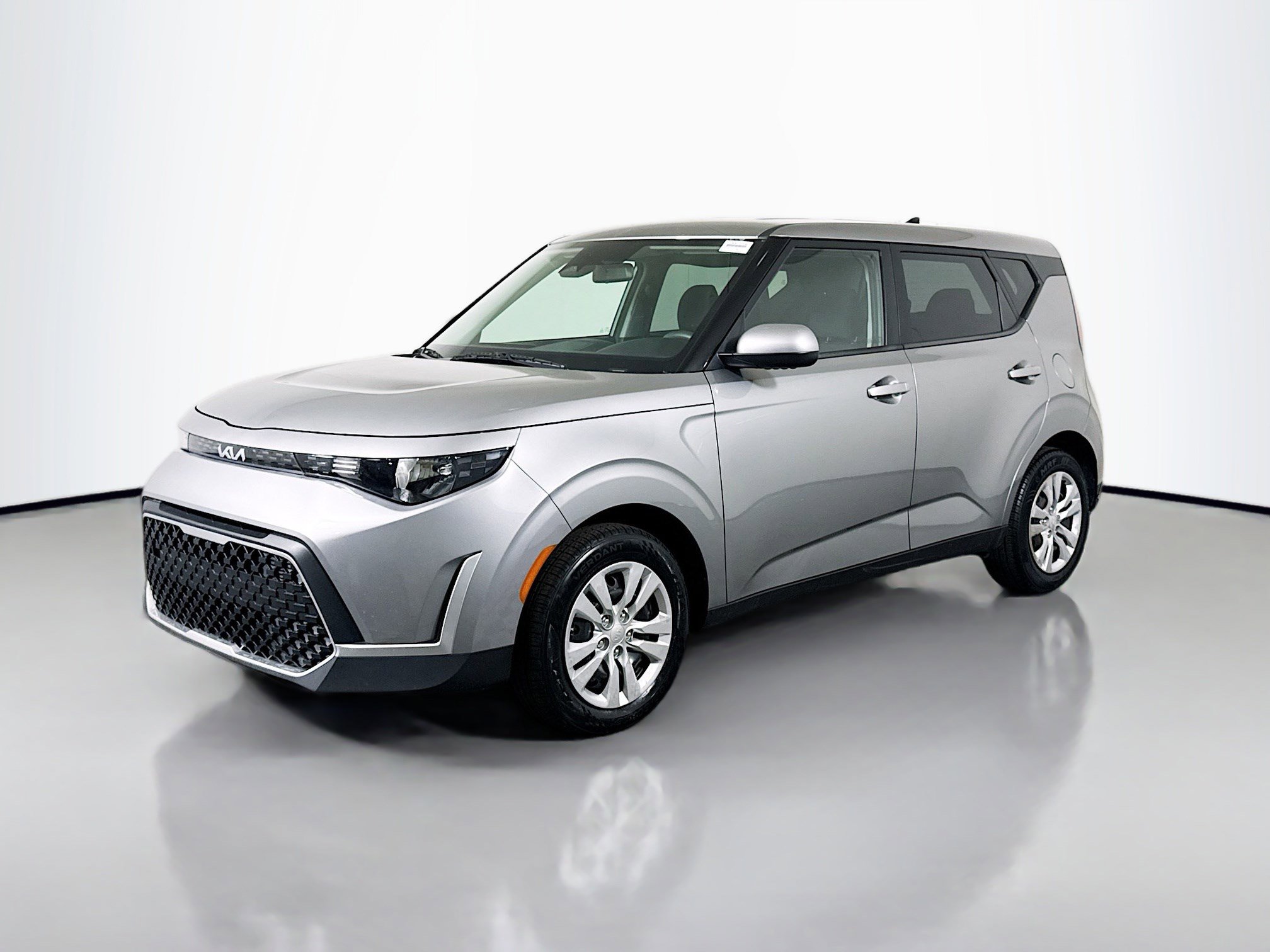 Used 2025 Kia Soul LX w/ LX Technology Package image 4