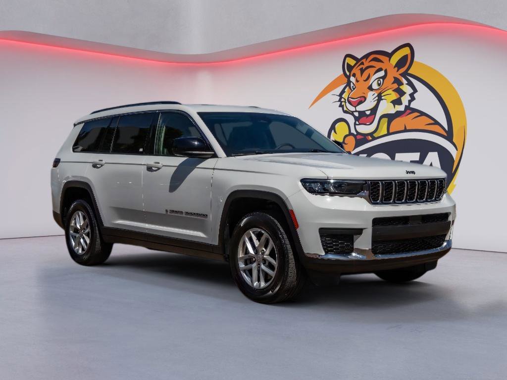 Used 2024 Jeep Grand Cherokee L Laredo image 3