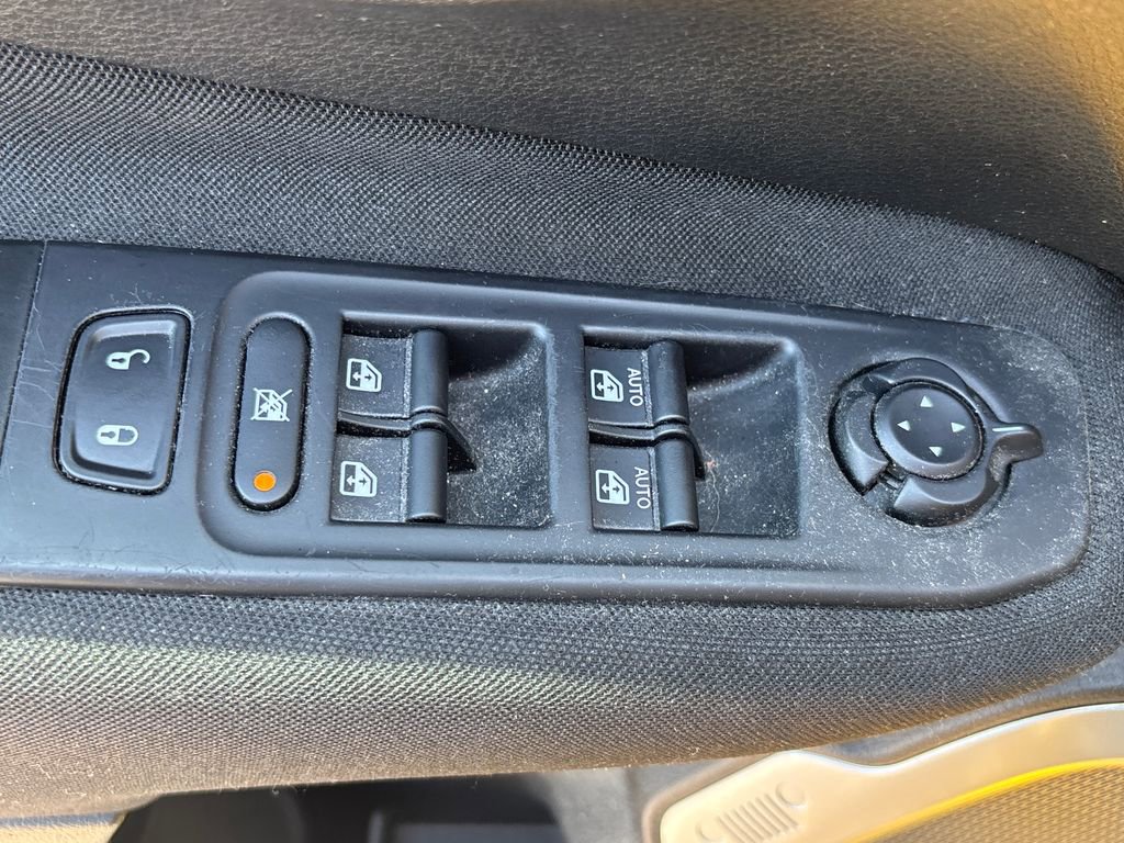 Used 2018 Jeep Renegade Latitude w/ Popular Equipment Group FWD image 8