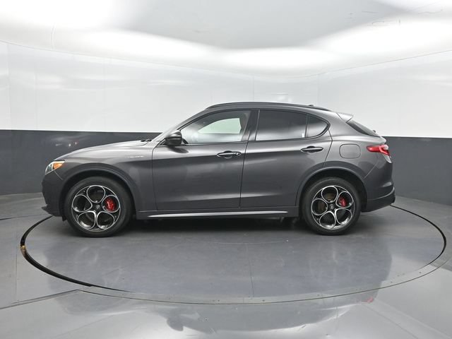 Used 2023 Alfa Romeo Stelvio Veloce AWD/4WD image 3