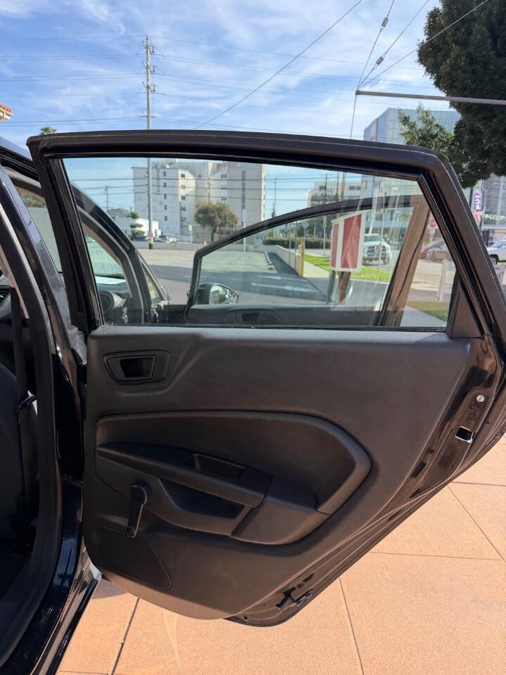 Used 2016 Ford Fiesta S image 27