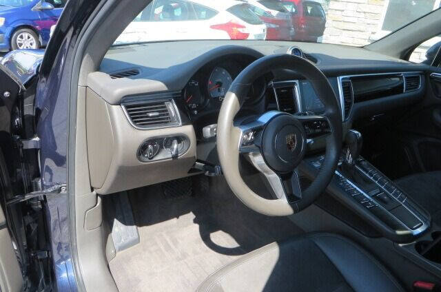 Used 2017 Porsche Macan S AWD/4WD image 12