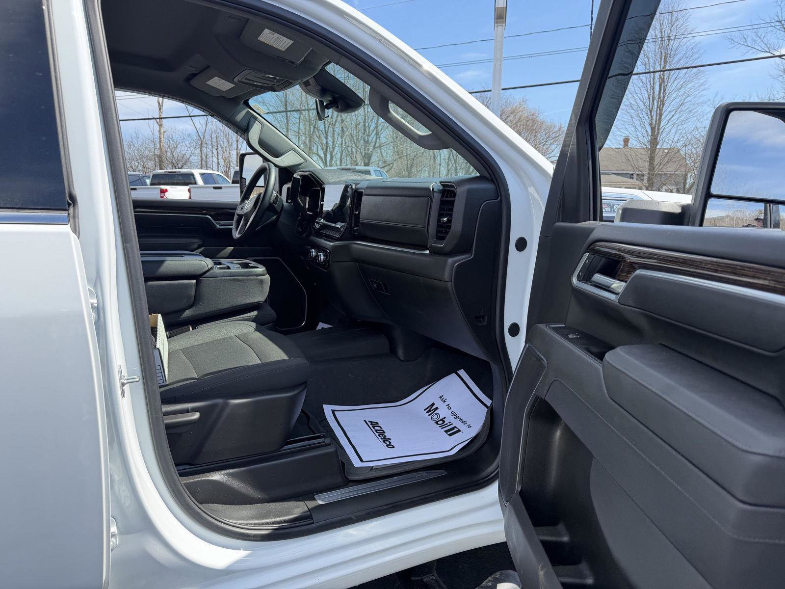 Used 2025 GMC Sierra 2500 SLE image 16