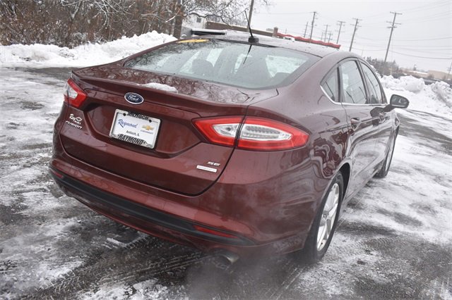 Used 2015 Ford Fusion SE image 3