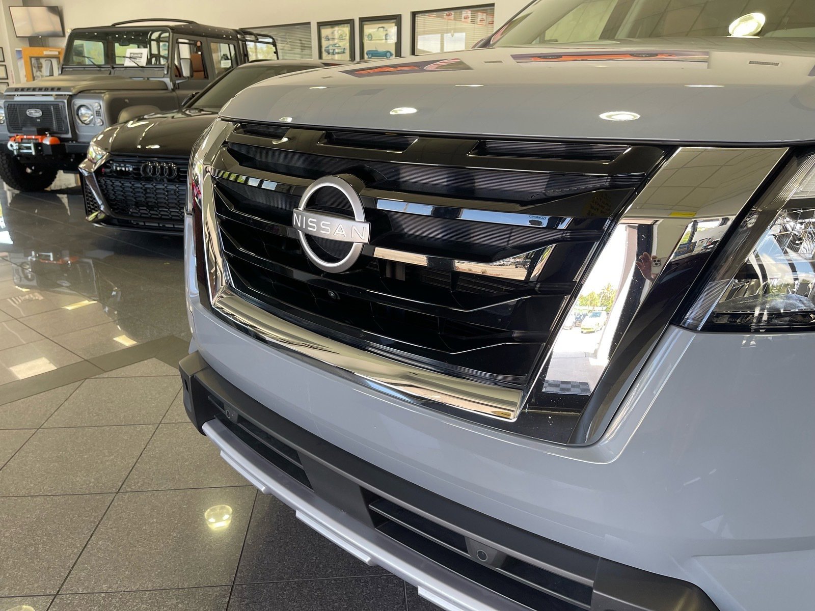 Used 2025 Nissan Pathfinder Platinum FWD image 11