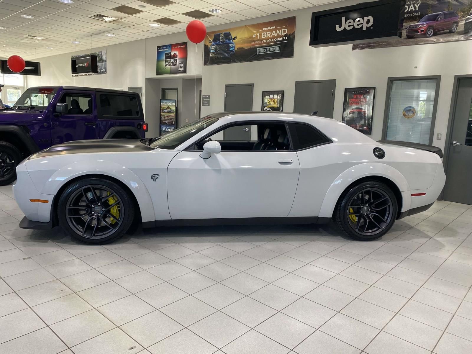 Used 2019 Dodge Challenger SRT Hellcat Redeye image 5