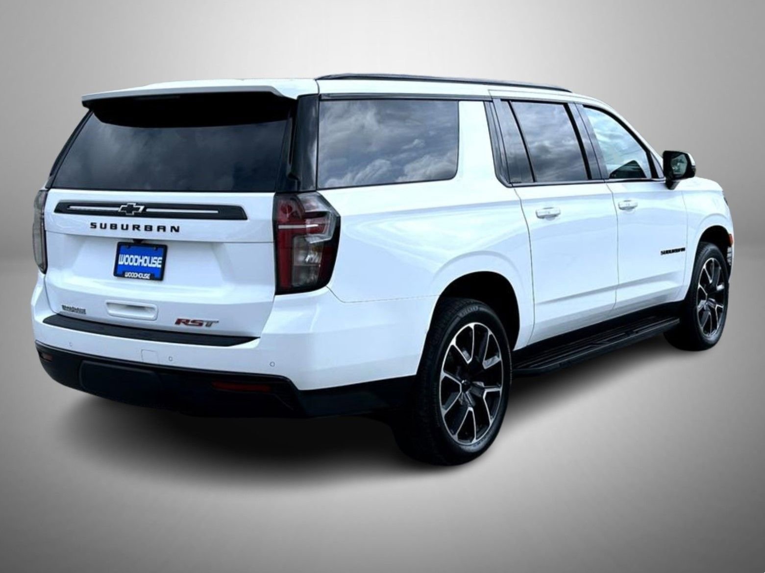Certified 2024 Chevrolet Suburban RST w/ Luxury Package AWD/4WD image 5