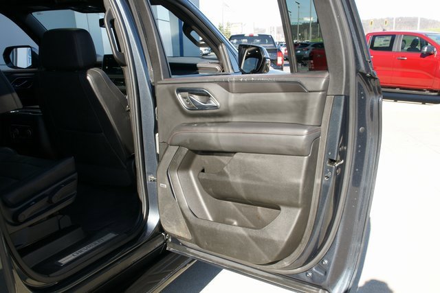 Used 2022 Chevrolet Suburban RST w/ Sport Performance Package image 32