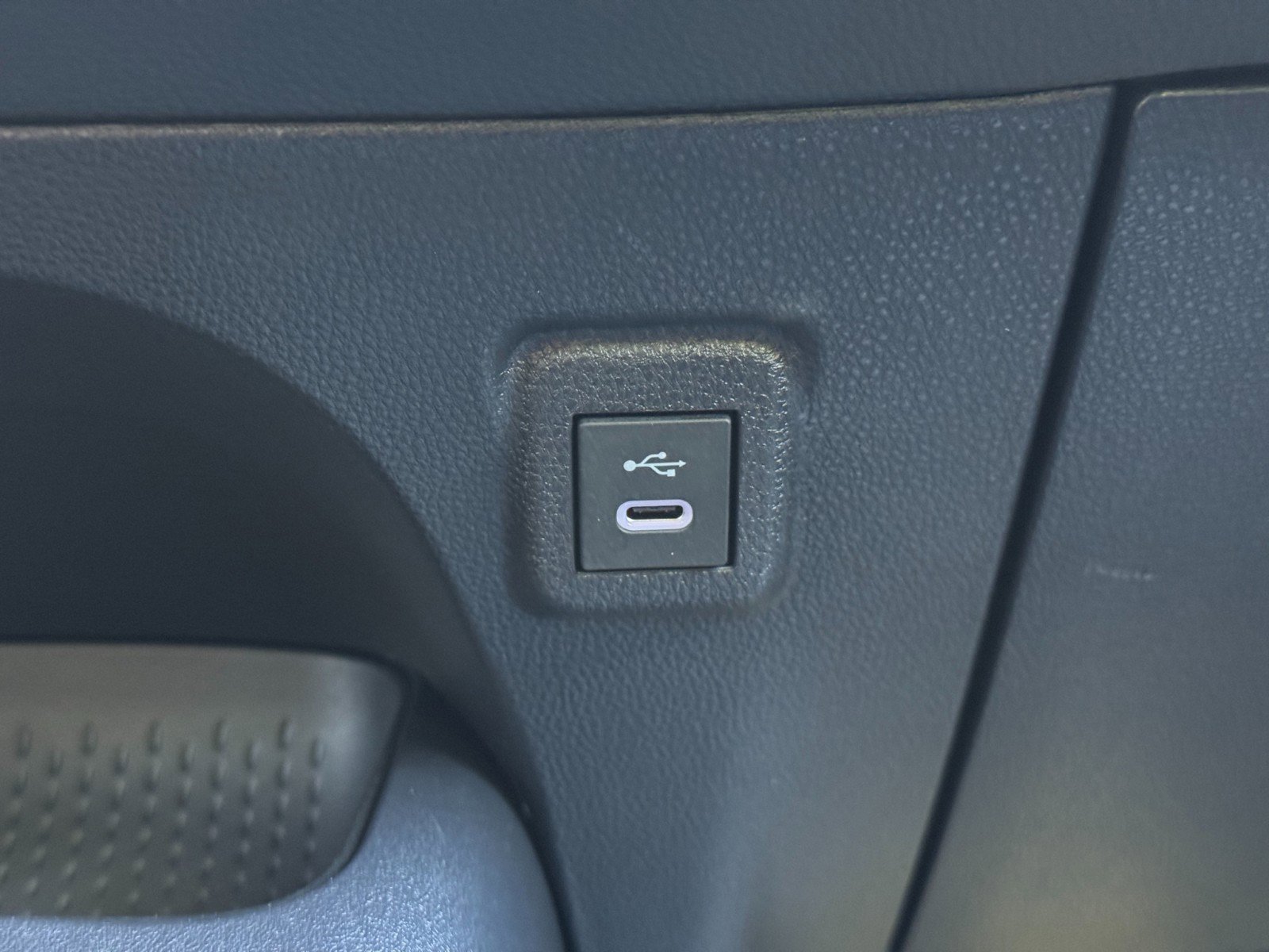 Used 2025 Toyota Corolla LE FWD image 27