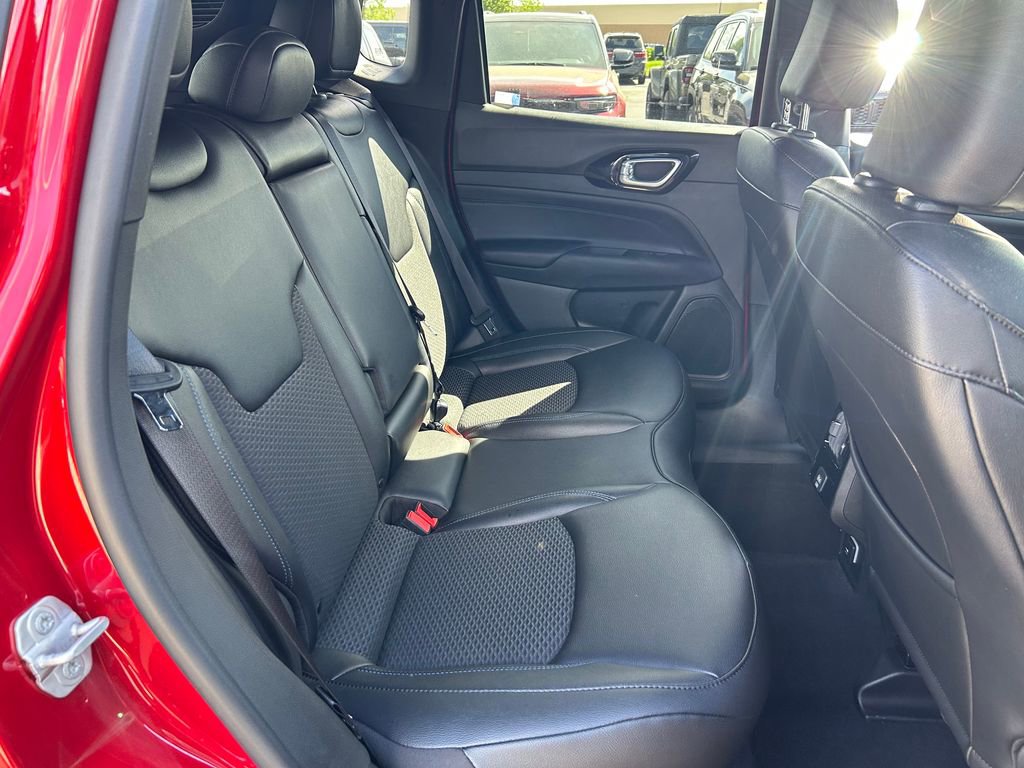 Used 2025 Jeep Compass Latitude w/ Altitude Special Edition AWD/4WD image 23