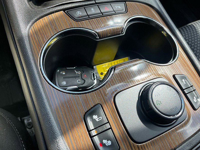 Used 2020 GMC Acadia SLE w/ Driver Convenience Package image 30