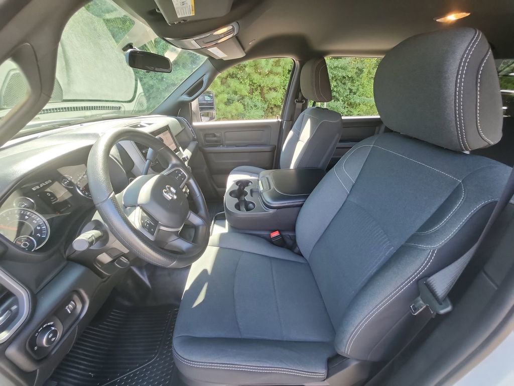 Used 2024 RAM 3500 Tradesman w/ Chrome Appearance Group image 24