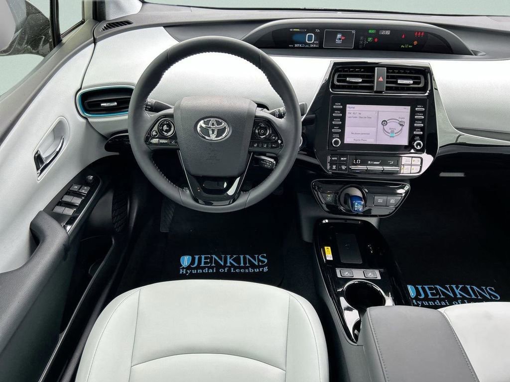 Used 2020 Toyota Prius XLE image 18