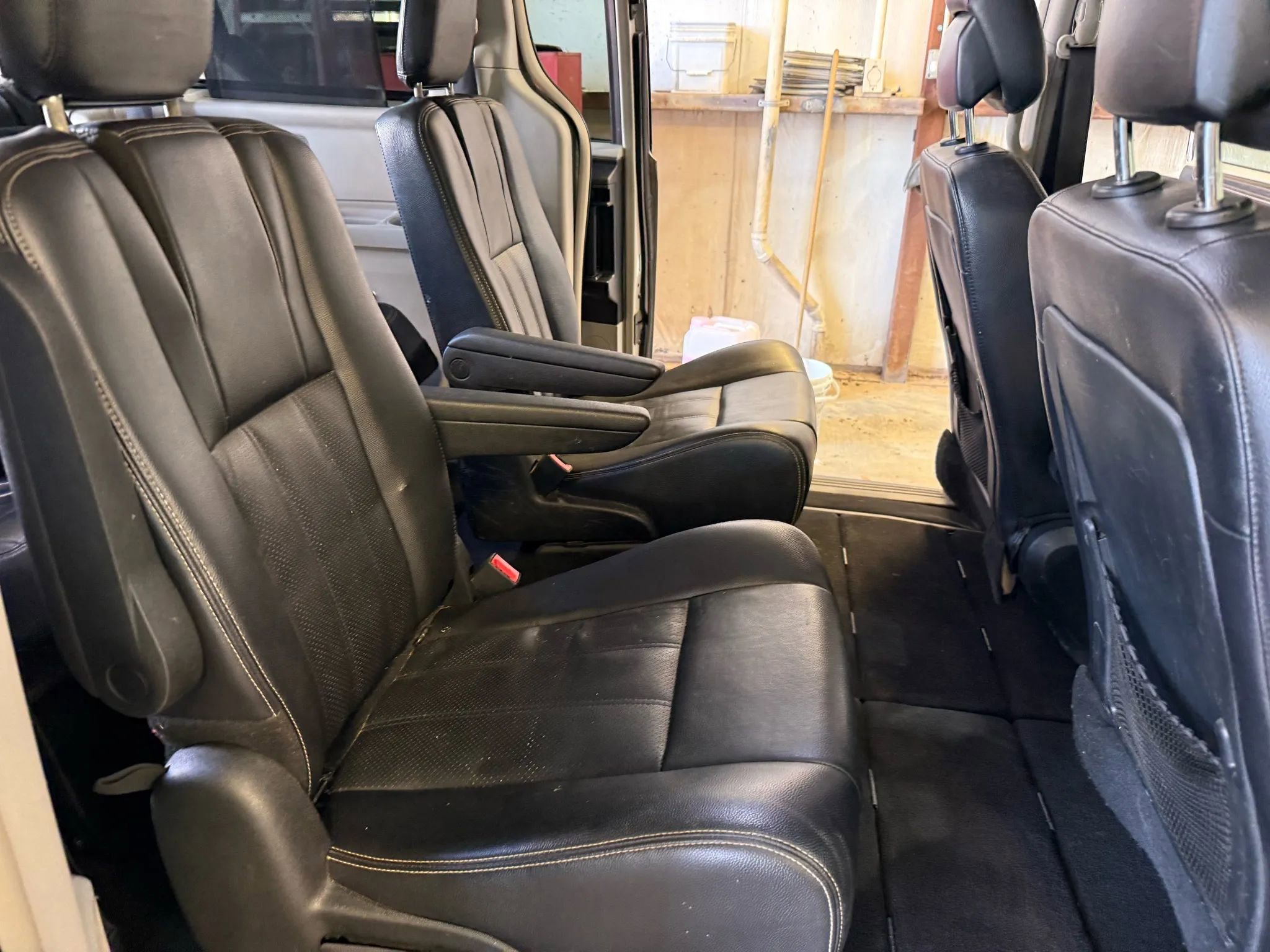 Used 2014 Chrysler Town & Country Touring-L w/ Driver Convenience Group image 23