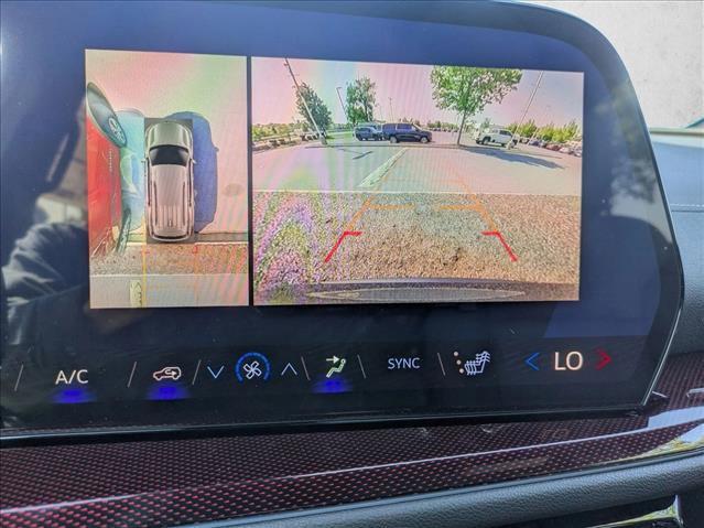 Used 2025 Chevrolet Traverse Z71 w/ Driver Confidence Package image 13