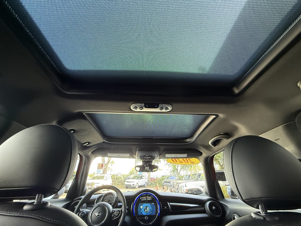 Used 2020 MINI Cooper 4-Door Hardtop w/ Premium Package FWD image 19