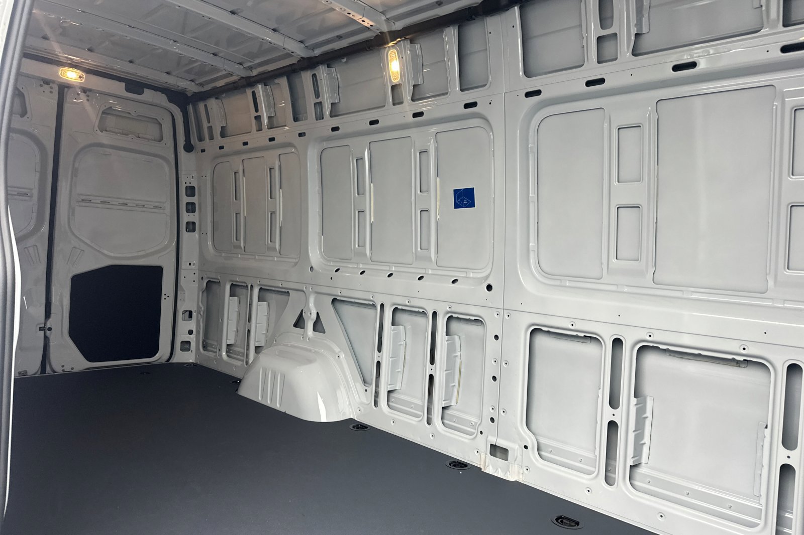New 2024 Mercedes-Benz eSprinter 170 Cargo image 13