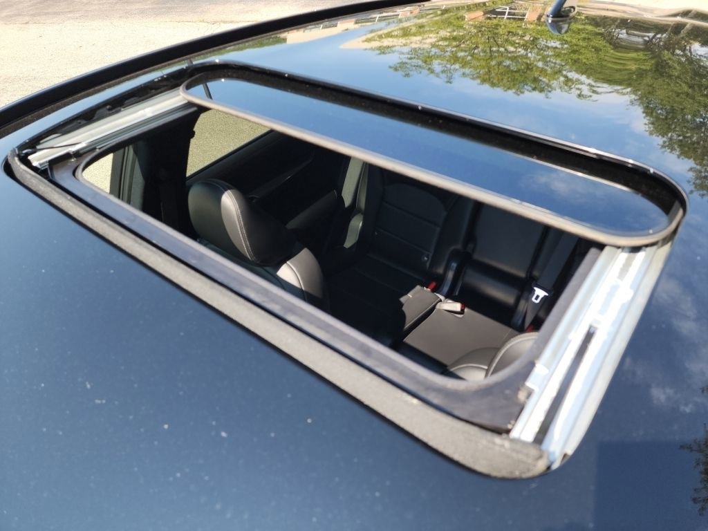 New 2025 INFINITI QX55 Essential image 3