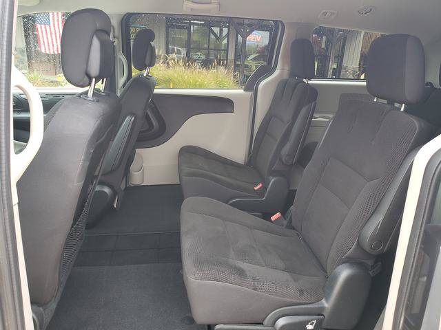 Used 2018 Dodge Grand Caravan SE w/ UConnect Hands-Free Group FWD image 12