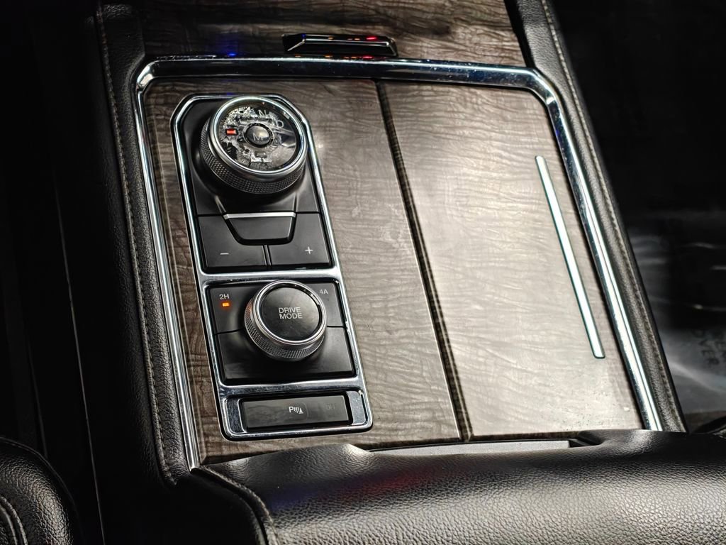 Used 2020 Ford Expedition Limited image 10