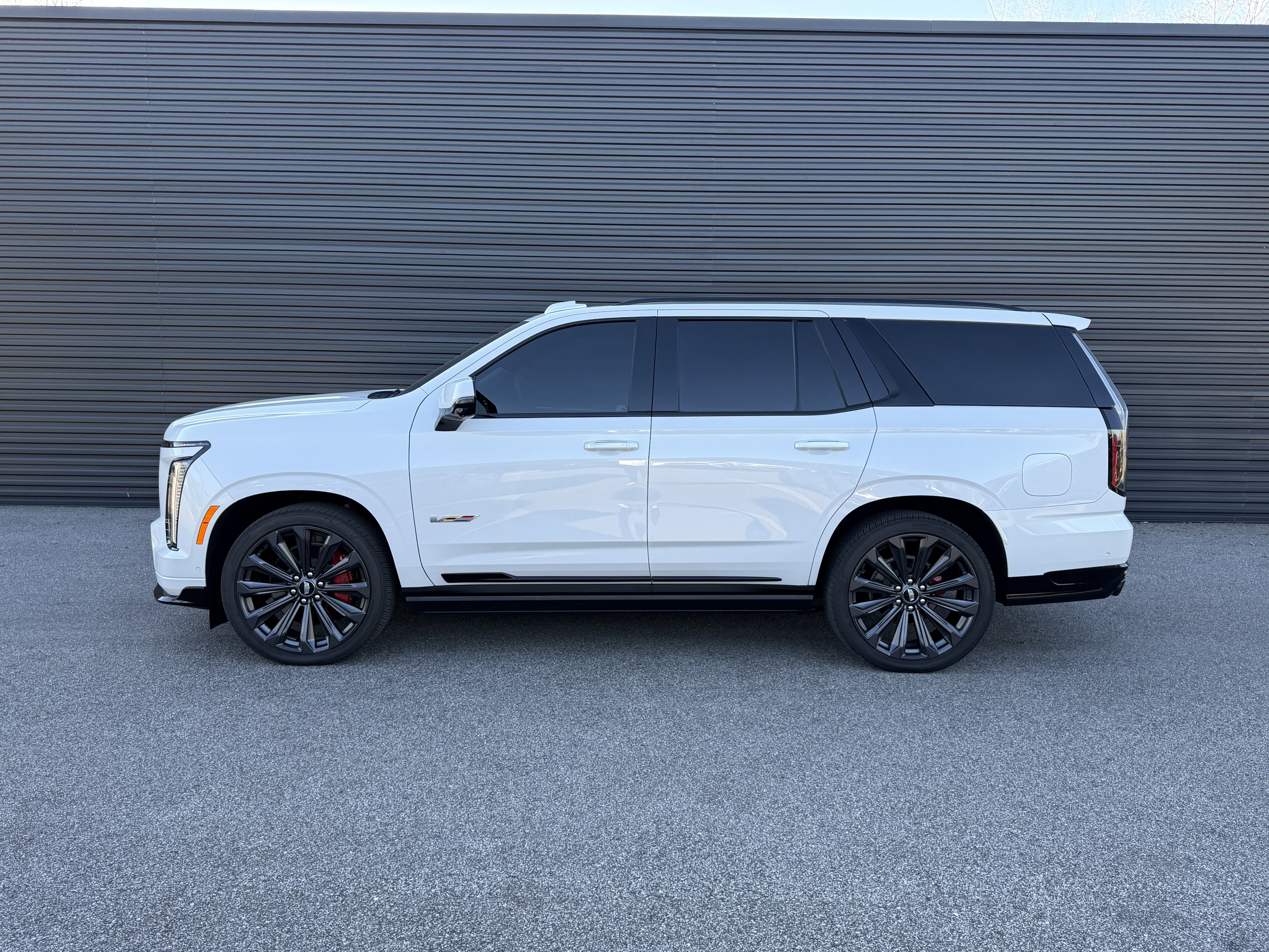 Used 2025 Cadillac Escalade V image 2