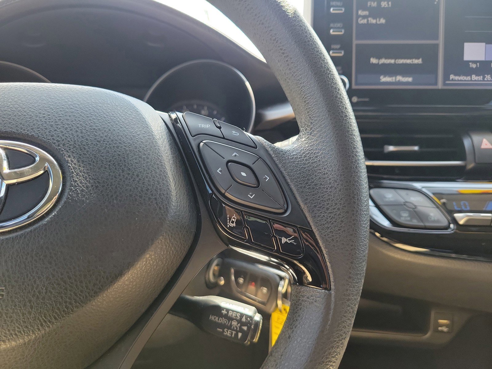 Used 2020 Toyota C-HR LE FWD image 23