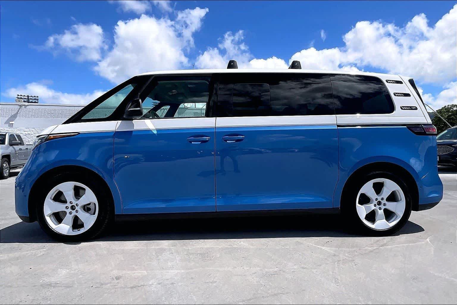 Used 2025 Volkswagen ID. Buzz 1st Edition AWD/4WD image 3