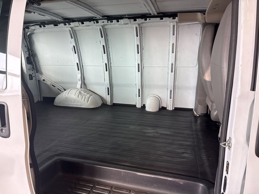 Used 2014 Chevrolet Express 1500 image 21