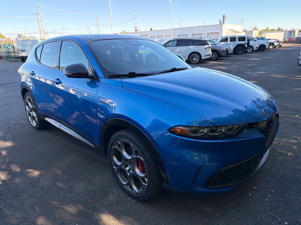 Used 2024 Alfa Romeo Tonale Veloce w/ Active Assist Package AWD/4WD image 5
