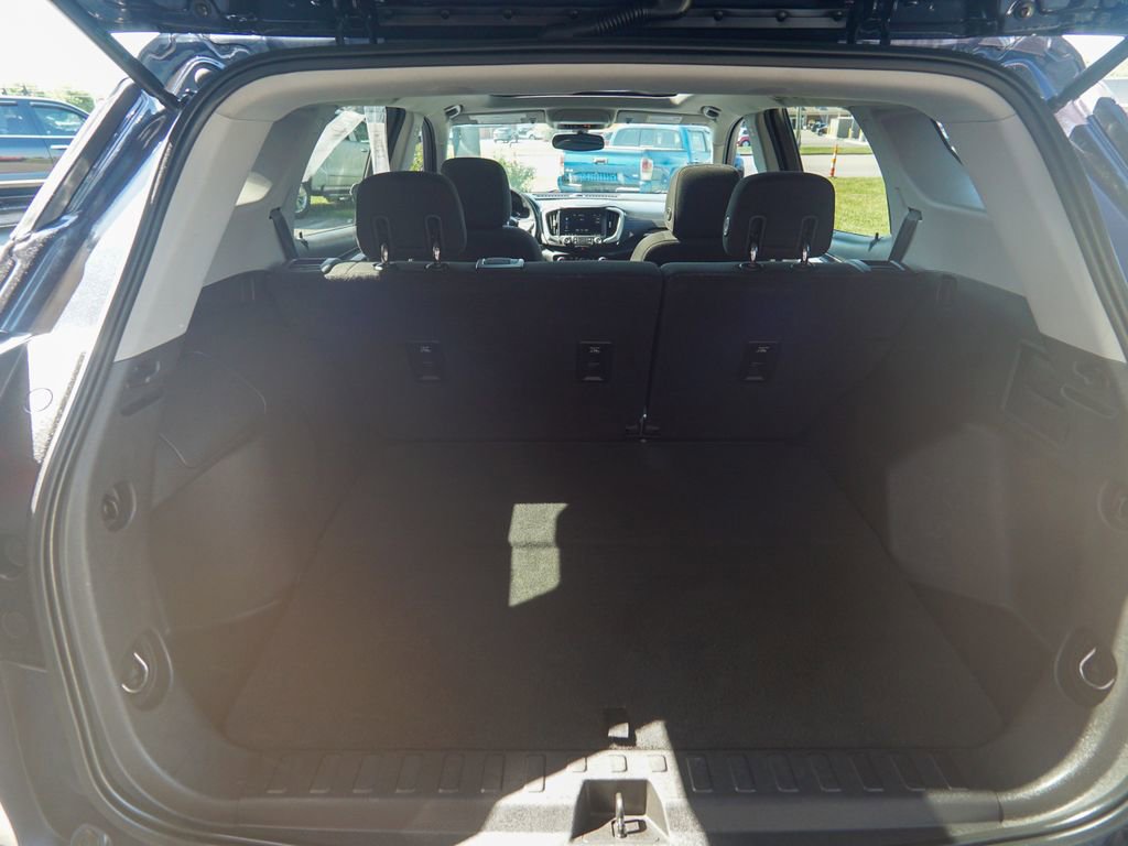 Used 2019 GMC Terrain SLE w/ Driver Convenience Package FWD image 9