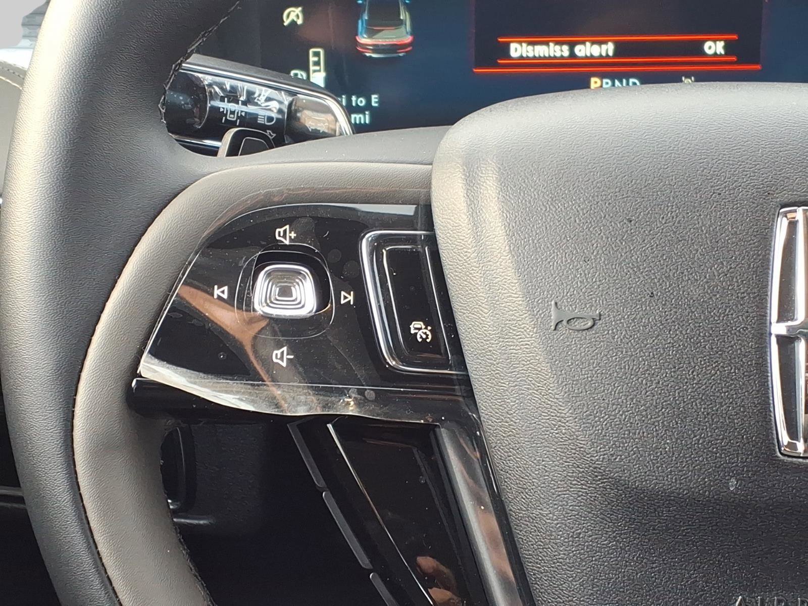 Used 2026 Lincoln Corsair Premiere image 9