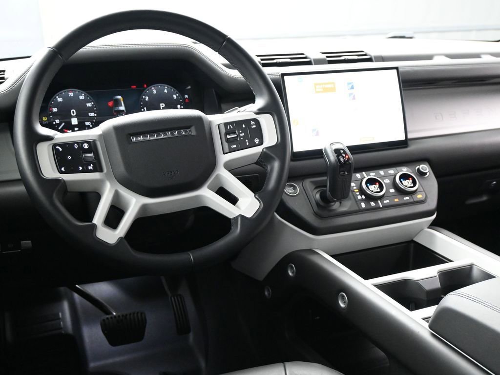 Used 2025 Land Rover Defender 130 X-Dynamic SE AWD/4WD image 8