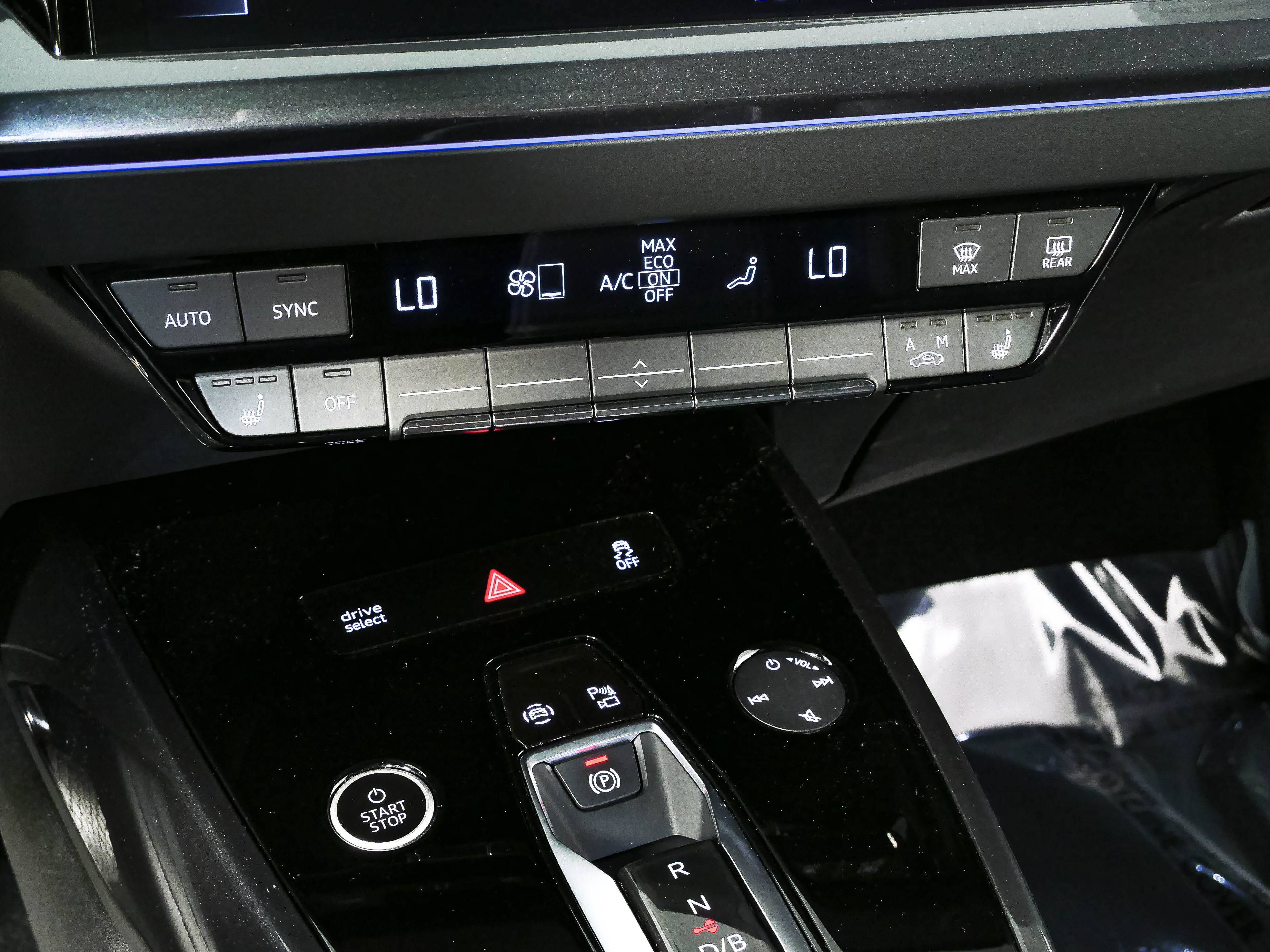Used 2023 Audi Q4 e-tron Premium Plus w/ Premium Plus AWD/4WD image 16