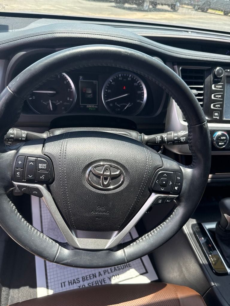 Used 2017 Toyota Highlander Limited Platinum AWD/4WD image 9