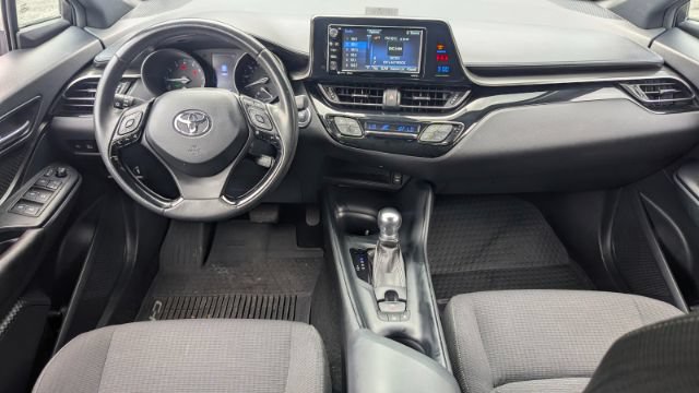 Used 2018 Toyota C-HR XLE FWD image 22