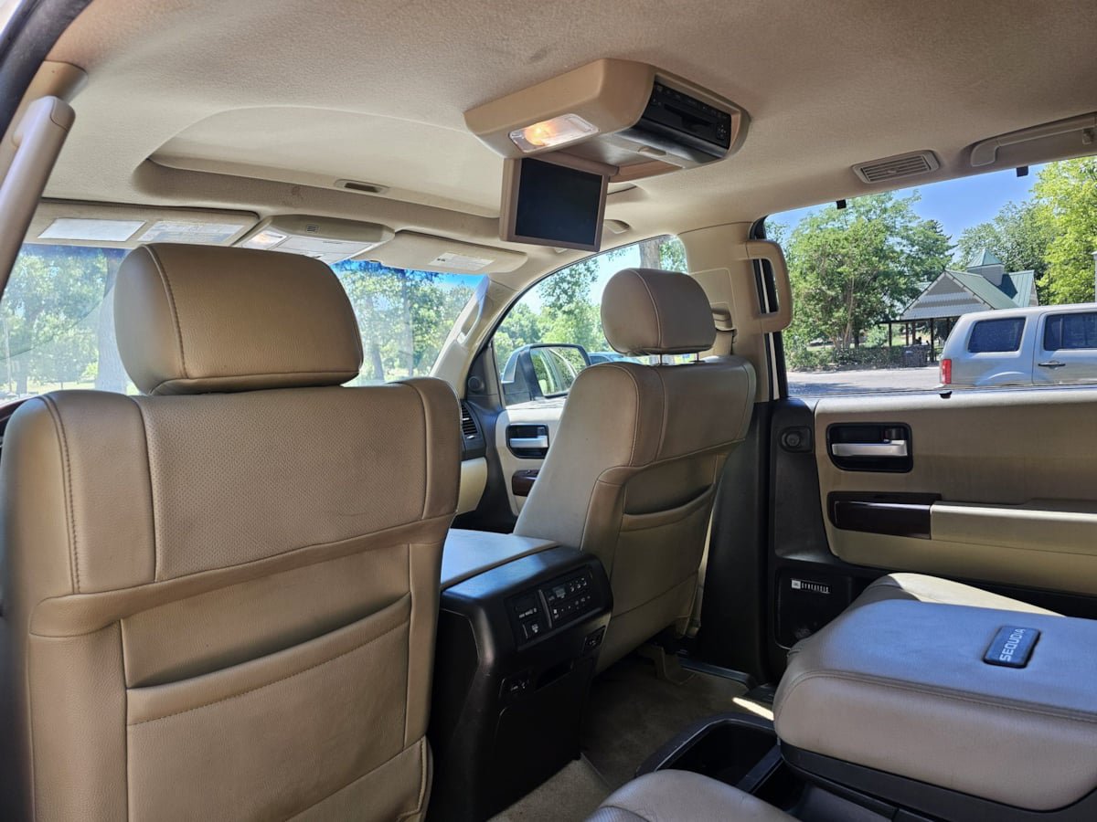 Used 2011 Toyota Sequoia Platinum AWD/4WD image 29