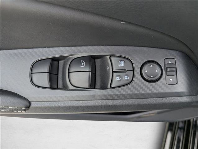 Used 2025 Nissan Altima 2.5 SV image 10